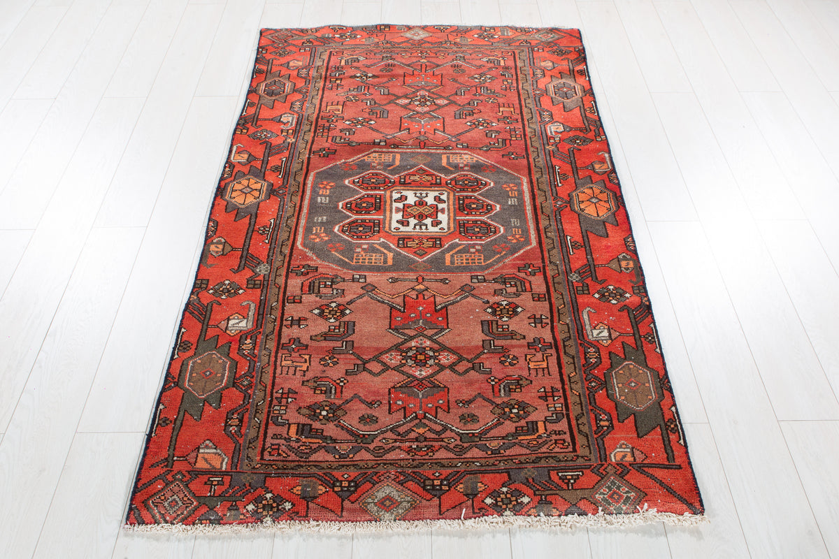 Tapis vintage en laine nouée à la main, bordeaux – 6' 0" x 3' 7" (183 x 110 cm)