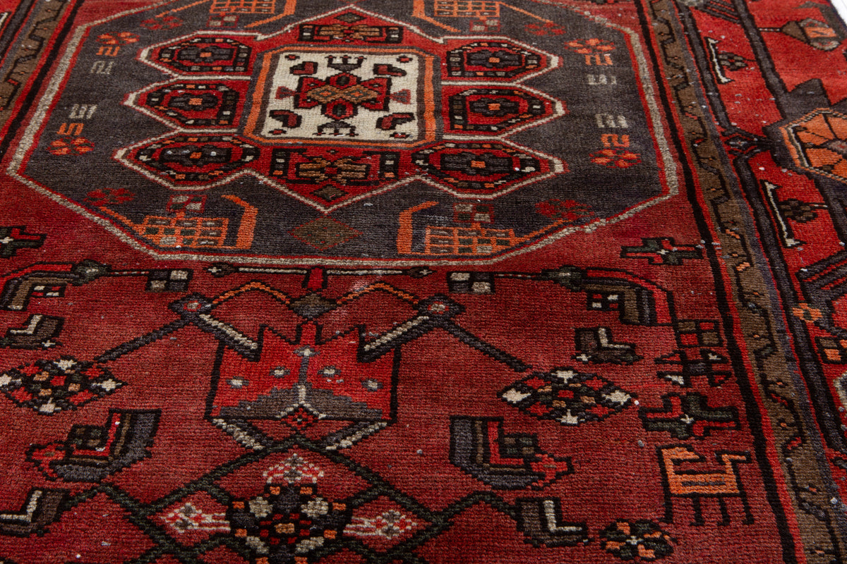 Tapis vintage en laine nouée à la main, bordeaux – 6' 0" x 3' 7" (183 x 110 cm)