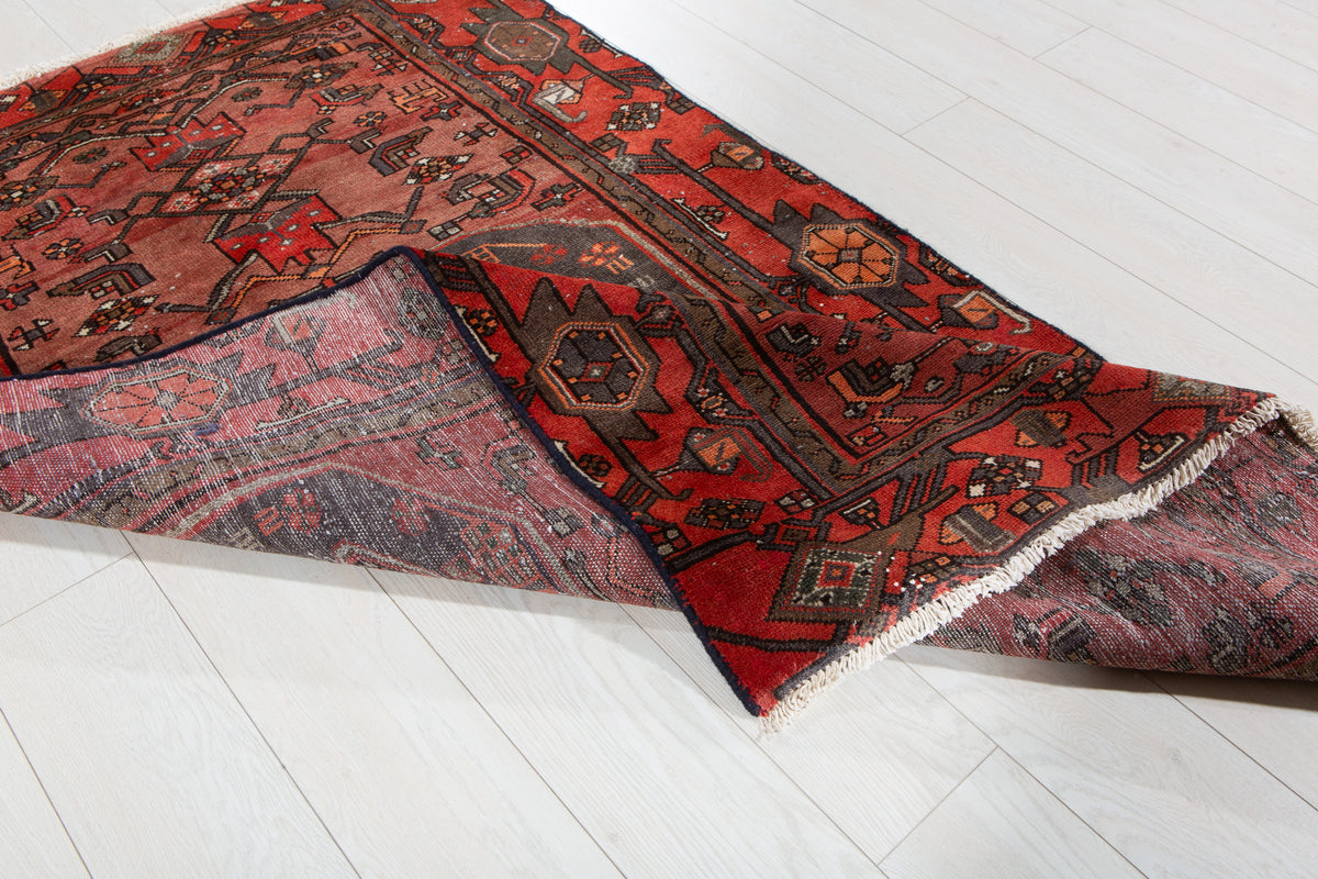 Tapis vintage en laine nouée à la main, bordeaux – 6' 0" x 3' 7" (183 x 110 cm)
