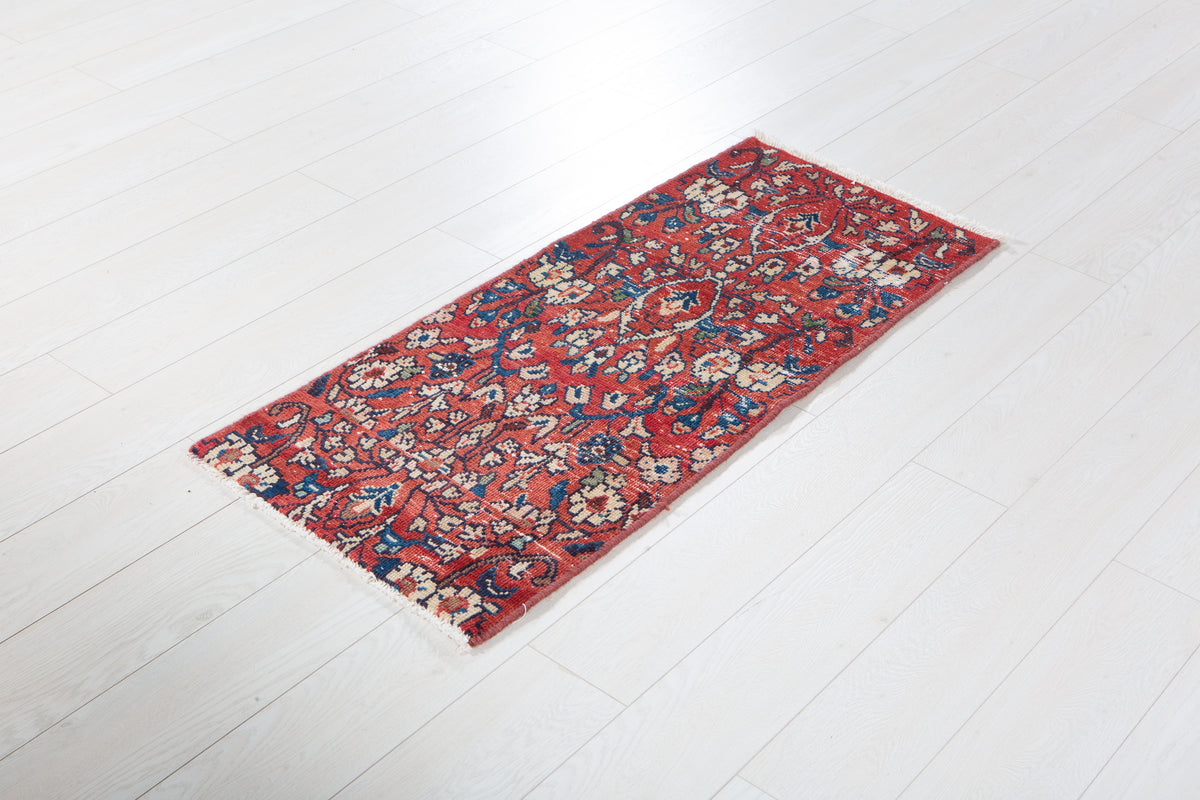 Small Antique Red Rug – 4' 0" x 1' 8" (123 x 51 cm)