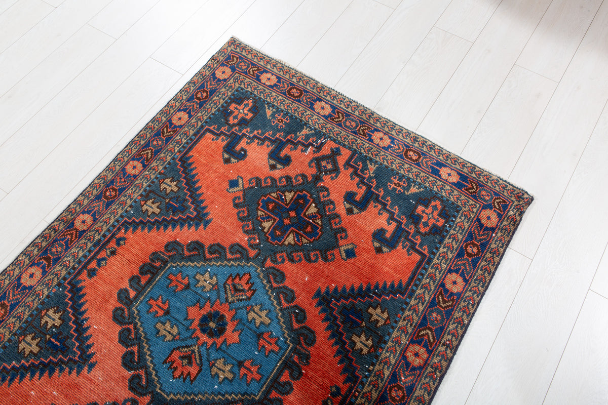 Small Vintage Orange-Red & Blue Rug – 5' 1" x 3' 6" (154 x 107 cm)