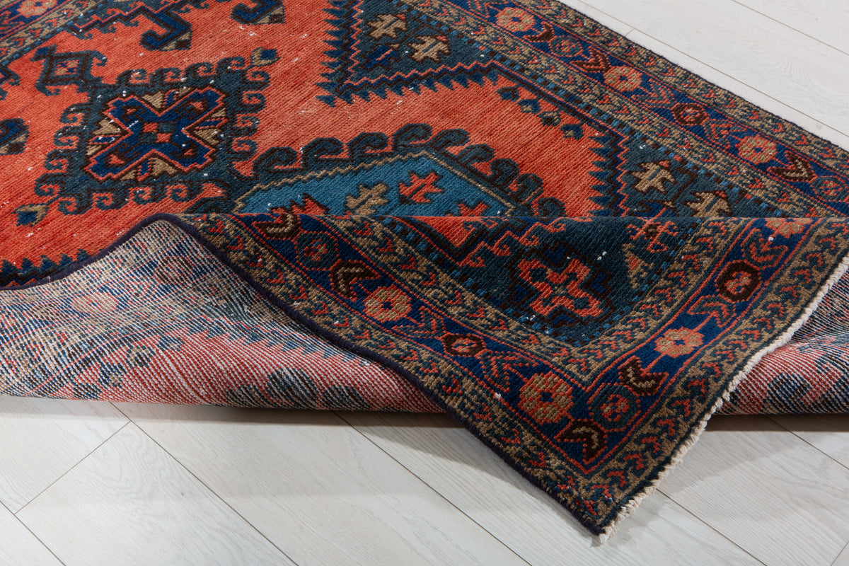 Small Vintage Orange-Red & Blue Rug – 5' 1" x 3' 6" (154 x 107 cm)