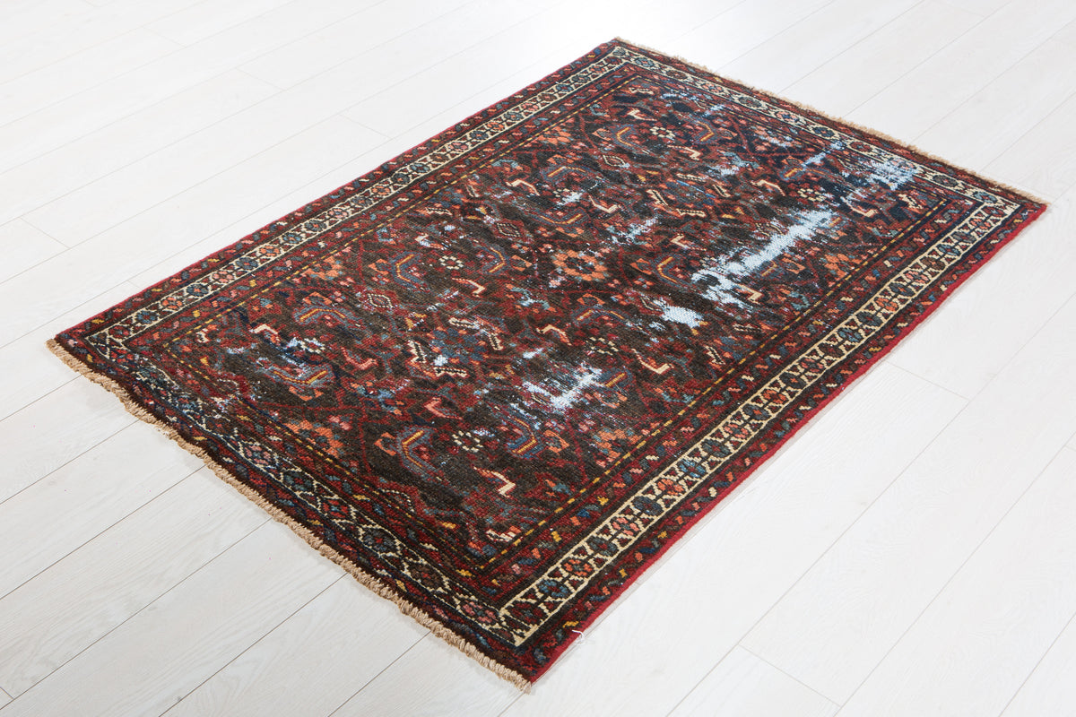 Small Antique Black Rug – 4' 7" x 3' 1" (139 x 95 cm)