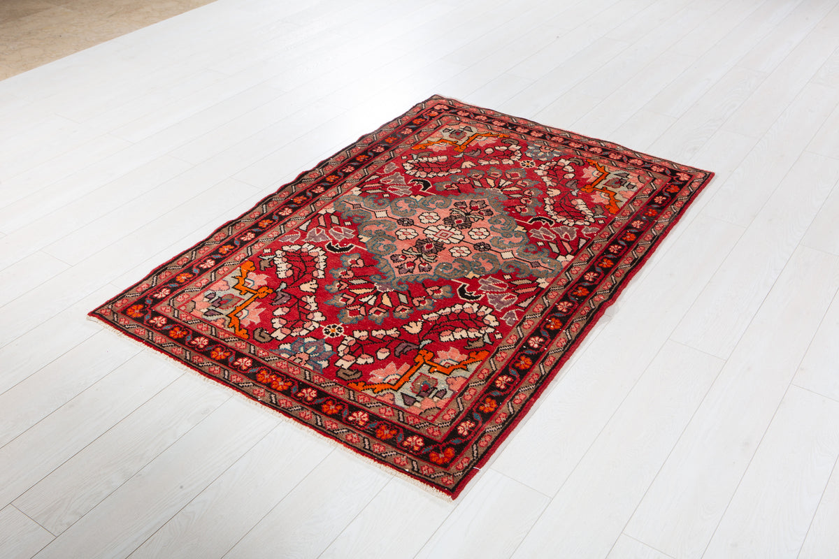 Small Vintage Red Rug – 5' 3" x 3' 7" (161 x 109 cm)