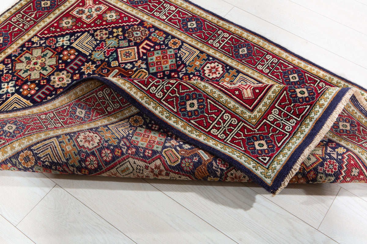 Small Vintage Navy Blue Rug – 4' 11" x 3' 7" (149 x 108 cm)