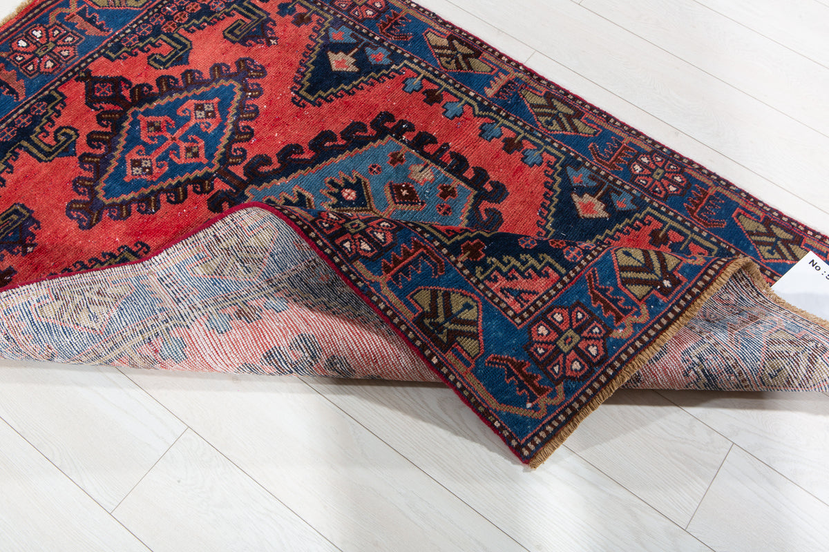 Small Vintage Orange-Red & Blue Rug – 5' 0" x 3' 4" (153 x 101 cm)