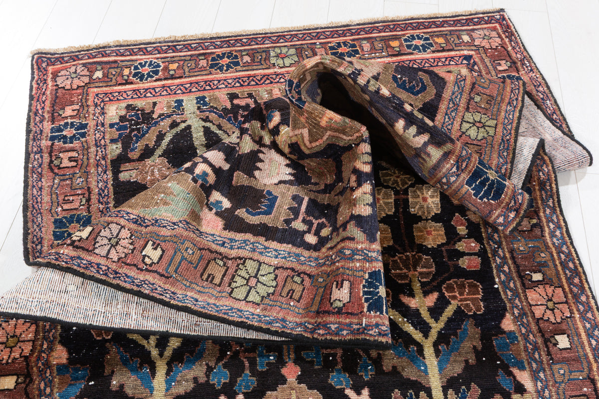 Antique Floral Medallion Wool Rug, Deep Navy Blue & Rust Red – 8' 9" x 3' 11" (266 x 119 cm)