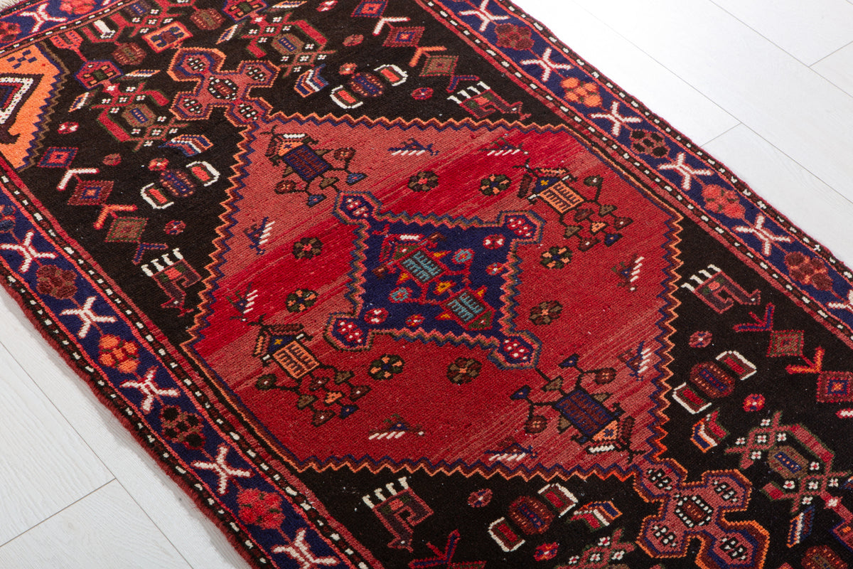 Small Vintage Red & Black Rug – 4' 6" x 2' 6" (137 x 76 cm)
