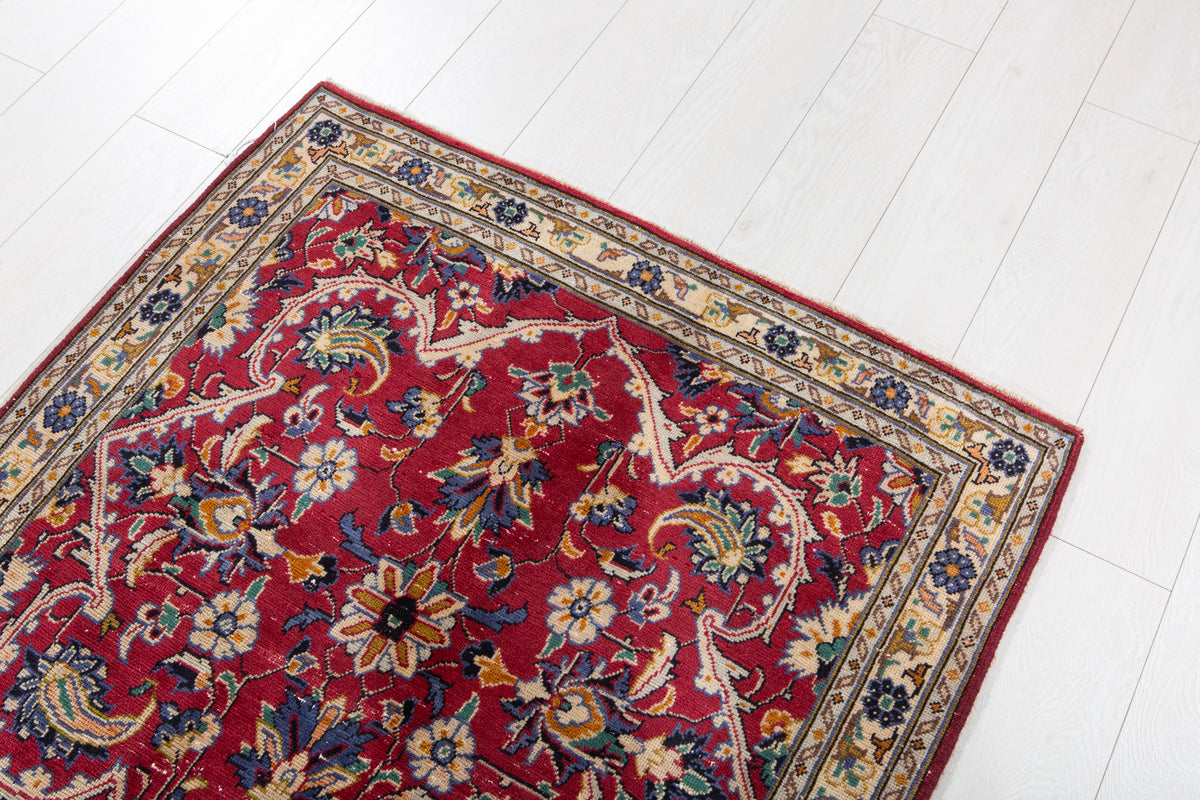Small Antique Red Rug – 3' 7" x 3' 4" (110 x 101 cm)