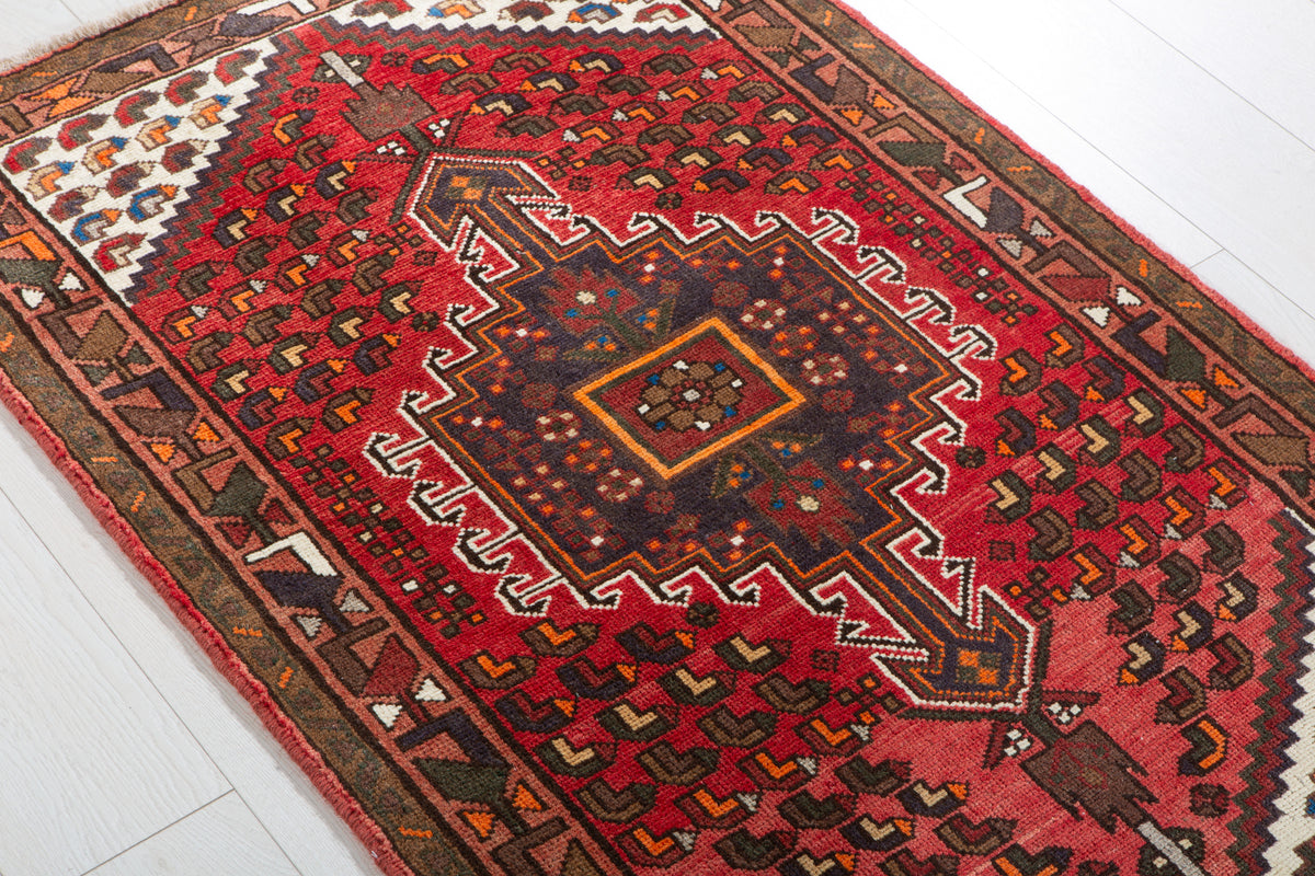 Small Vintage Red Rug – 4' 0" x 2' 7" (123 x 78 cm)