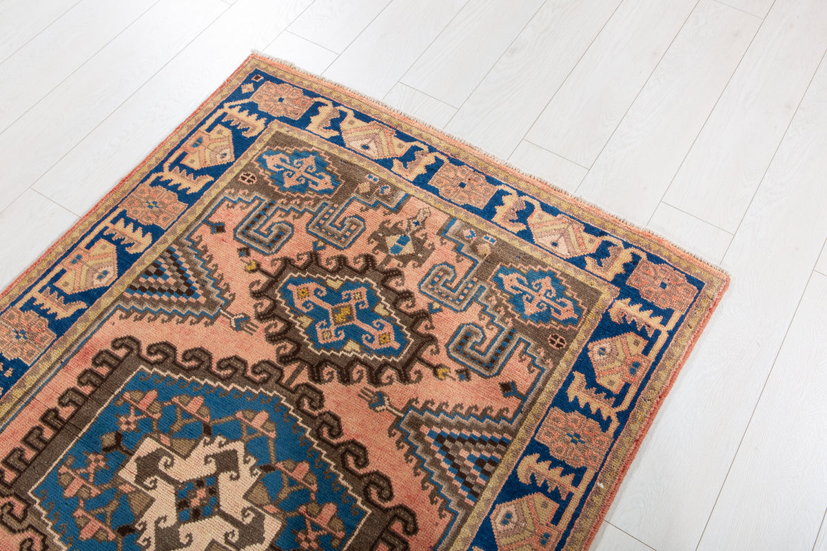 Small Antique Faded Salmon Pink Rug – 5' 5" x 3' 5" (164 x 104 cm)