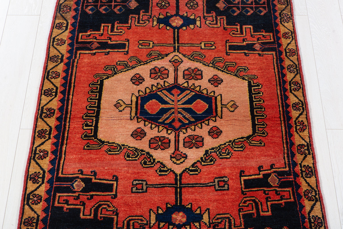 Small Vintage Orange-Red & Pink Rug – 5' 0" x 3' 6" (152 x 106 cm)