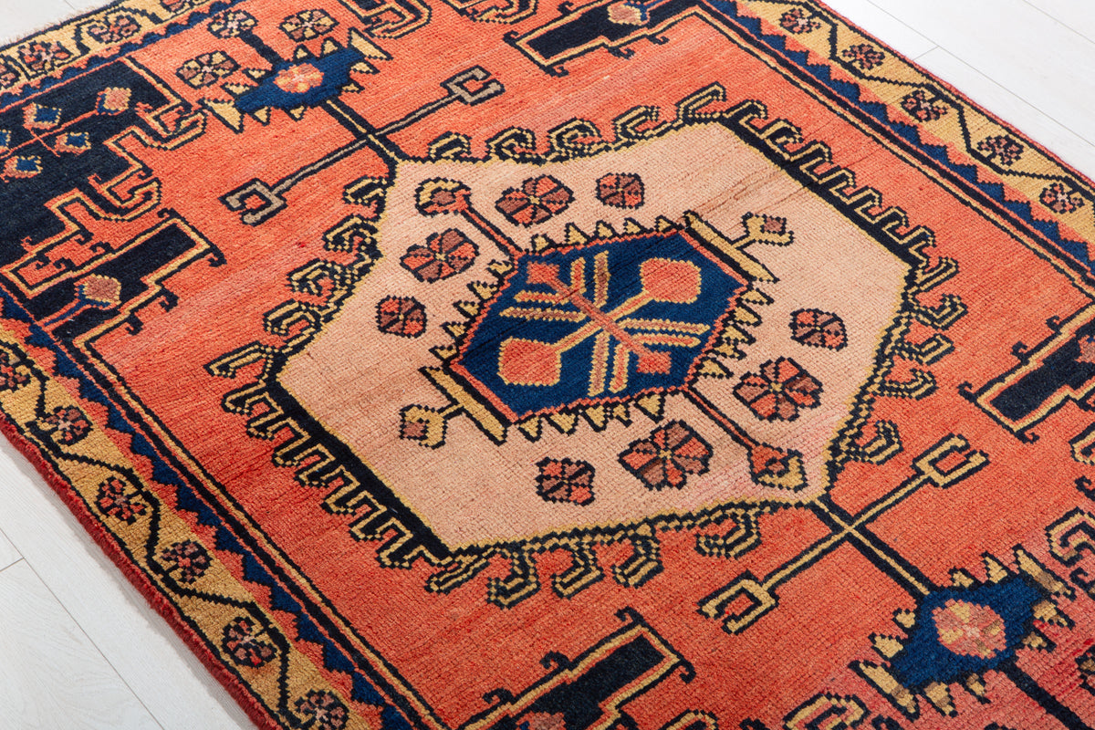 Small Vintage Orange-Red & Pink Rug – 5' 0" x 3' 6" (152 x 106 cm)
