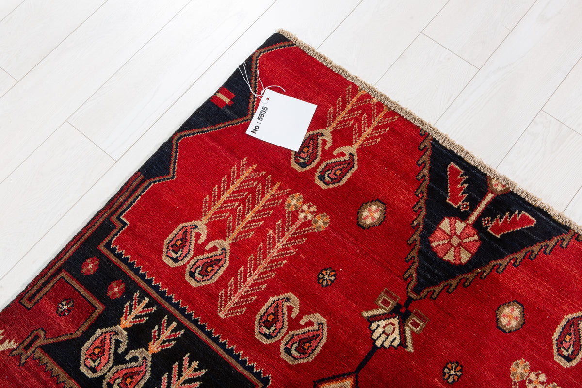 Small Vintage Red Rug – 3' 8" x 3' 4" (112 x 101 cm)