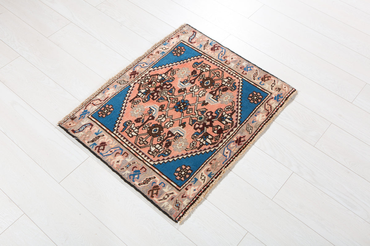 Small Vintage Red, Blue Rug – 2' 6" x 2' 0" (77 x 61 cm)