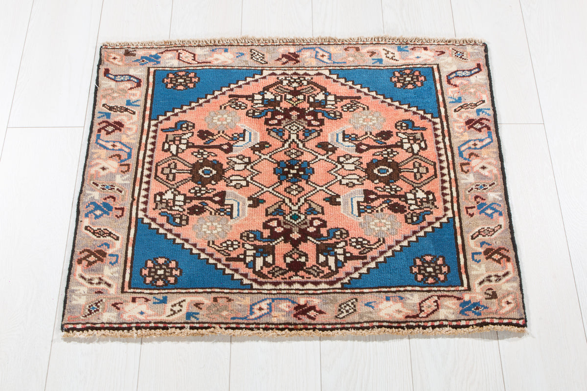 Small Vintage Red, Blue Rug – 2' 6" x 2' 0" (77 x 61 cm)