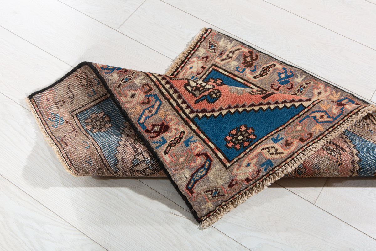 Small Vintage Red, Blue Rug – 2' 6" x 2' 0" (77 x 61 cm)