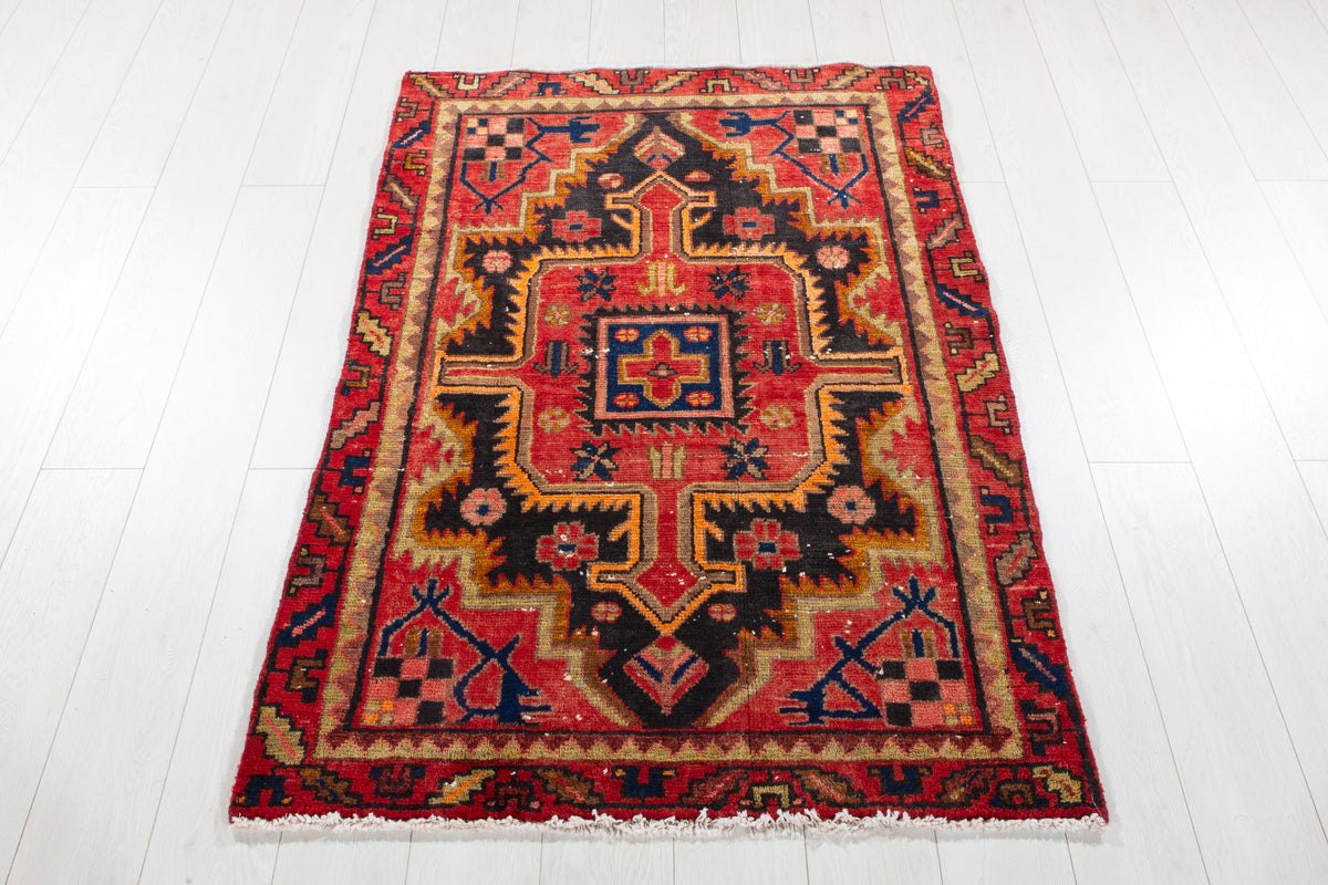 Small Antique Red, Black Rug – 4' 8" x 3' 3" (141 x 98 cm)