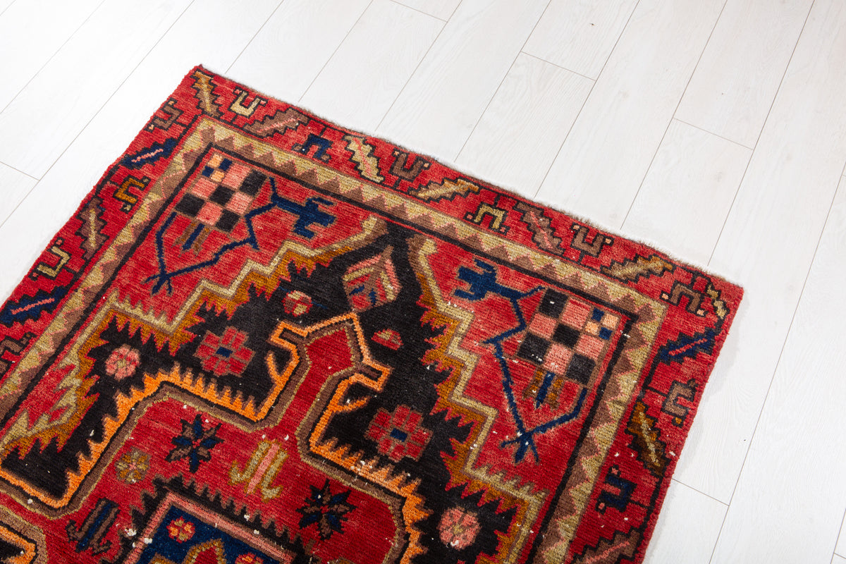 Small Antique Red, Black Rug – 4' 8" x 3' 3" (141 x 98 cm)