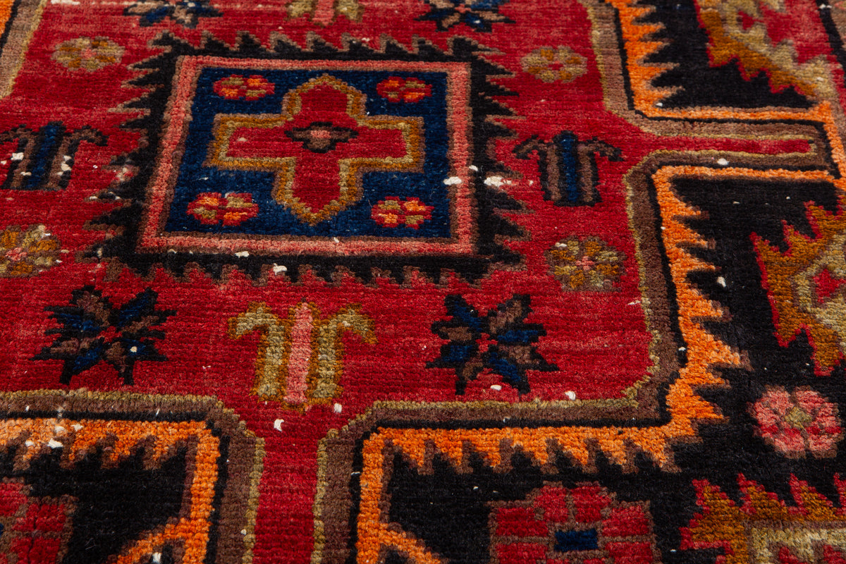 Small Antique Red, Black Rug – 4' 8" x 3' 3" (141 x 98 cm)
