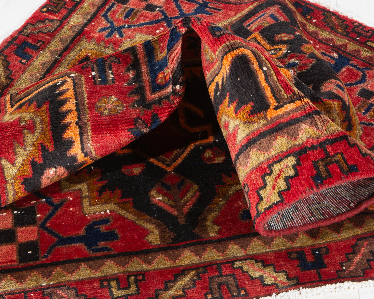Small Antique Red, Black Rug – 4' 8" x 3' 3" (141 x 98 cm)