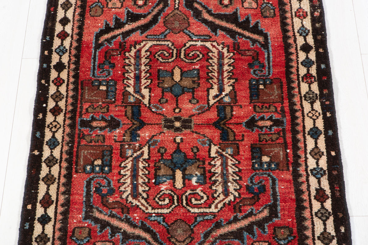 Small Antique Red Rug – 4' 10" x 3' 3" (147 x 98 cm)