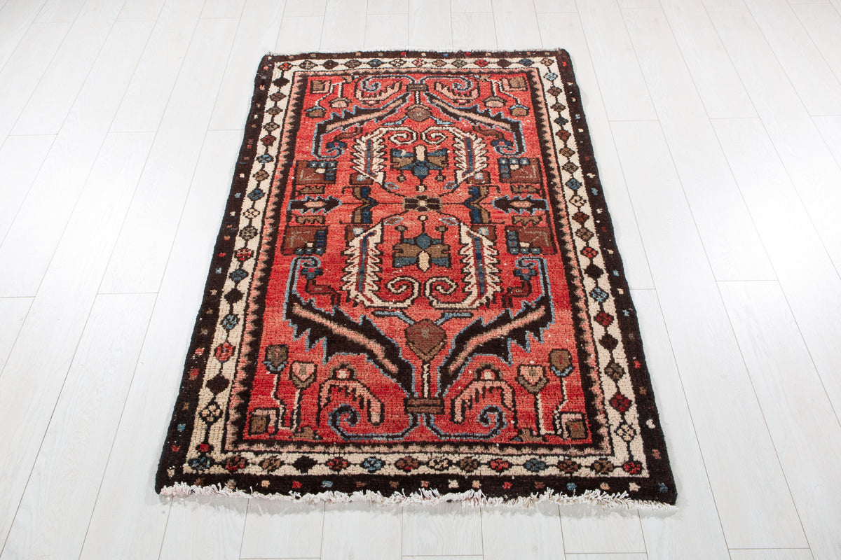 Small Antique Red Rug – 4' 10" x 3' 3" (147 x 98 cm)