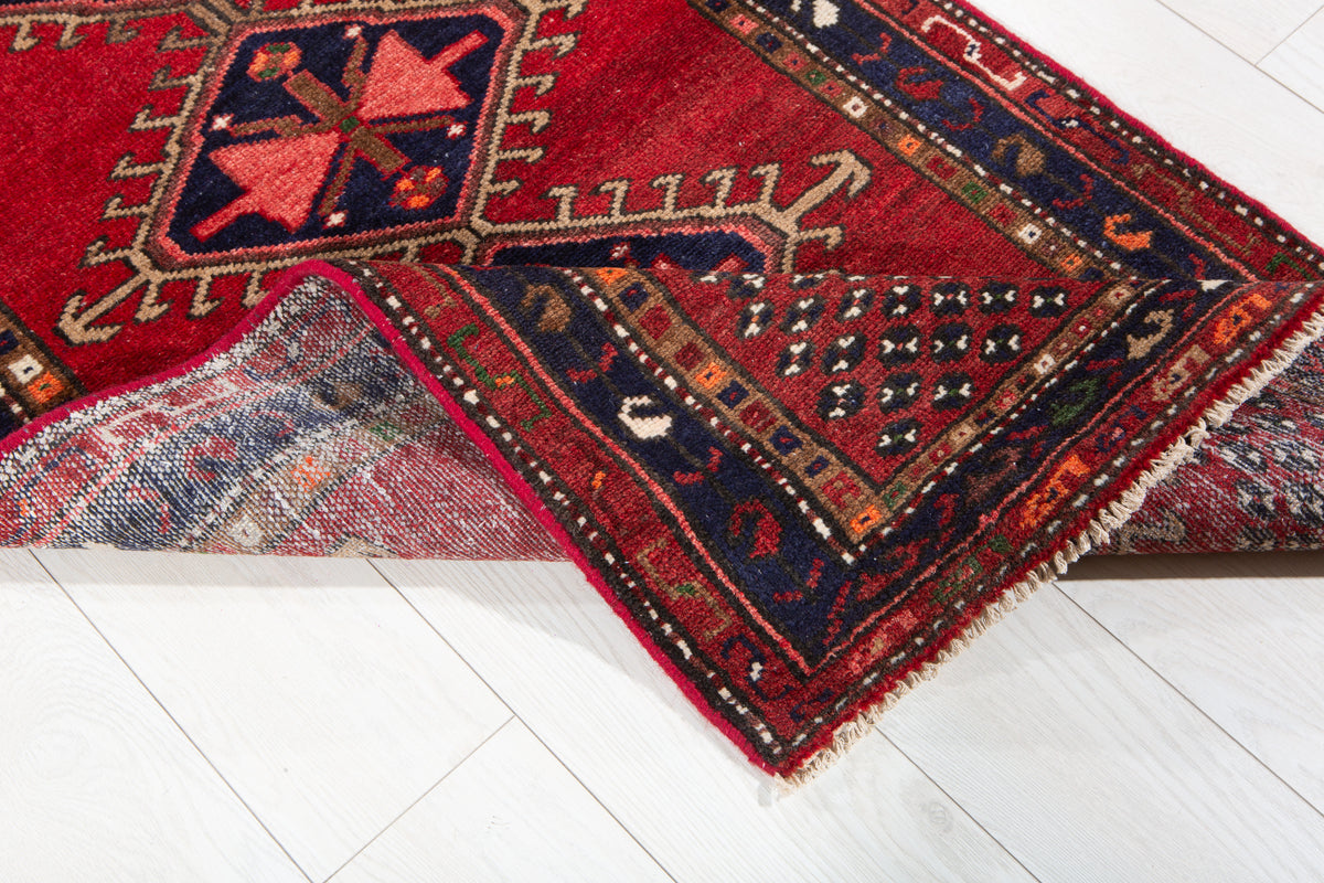 Small Vintage Red Rug – 5' 2" x 2' 8" (157 x 82 cm)