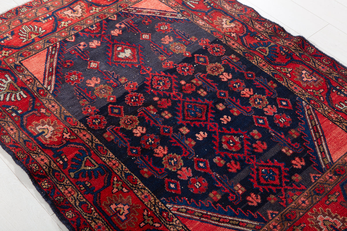Small Antique Navy Blue, Red Rug – 5' 1" x 3' 8" (155 x 111 cm)