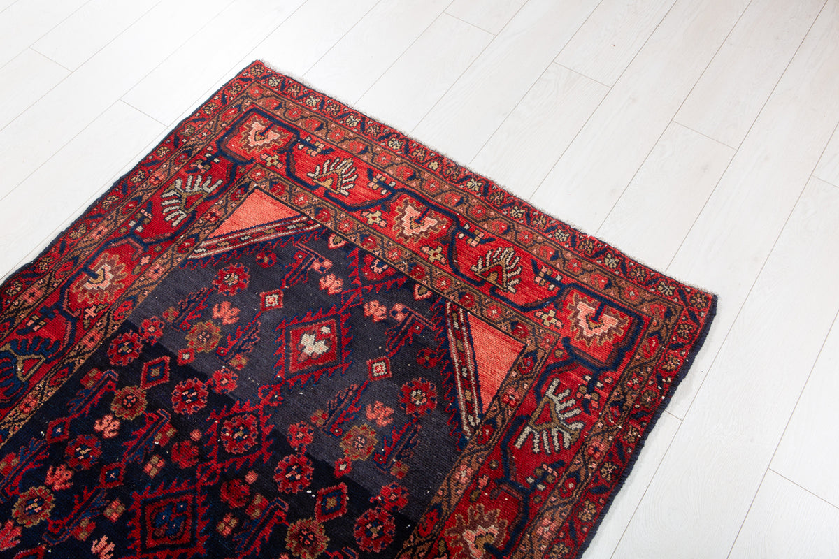 Small Antique Navy Blue, Red Rug – 5' 1" x 3' 8" (155 x 111 cm)