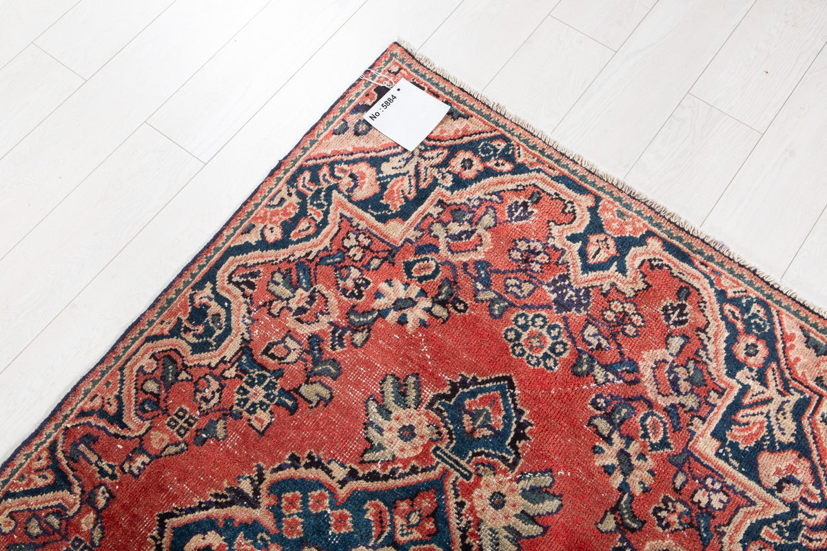 Small Antique Red Rug – 5' 7" x 3' 5" (170 x 104 cm)