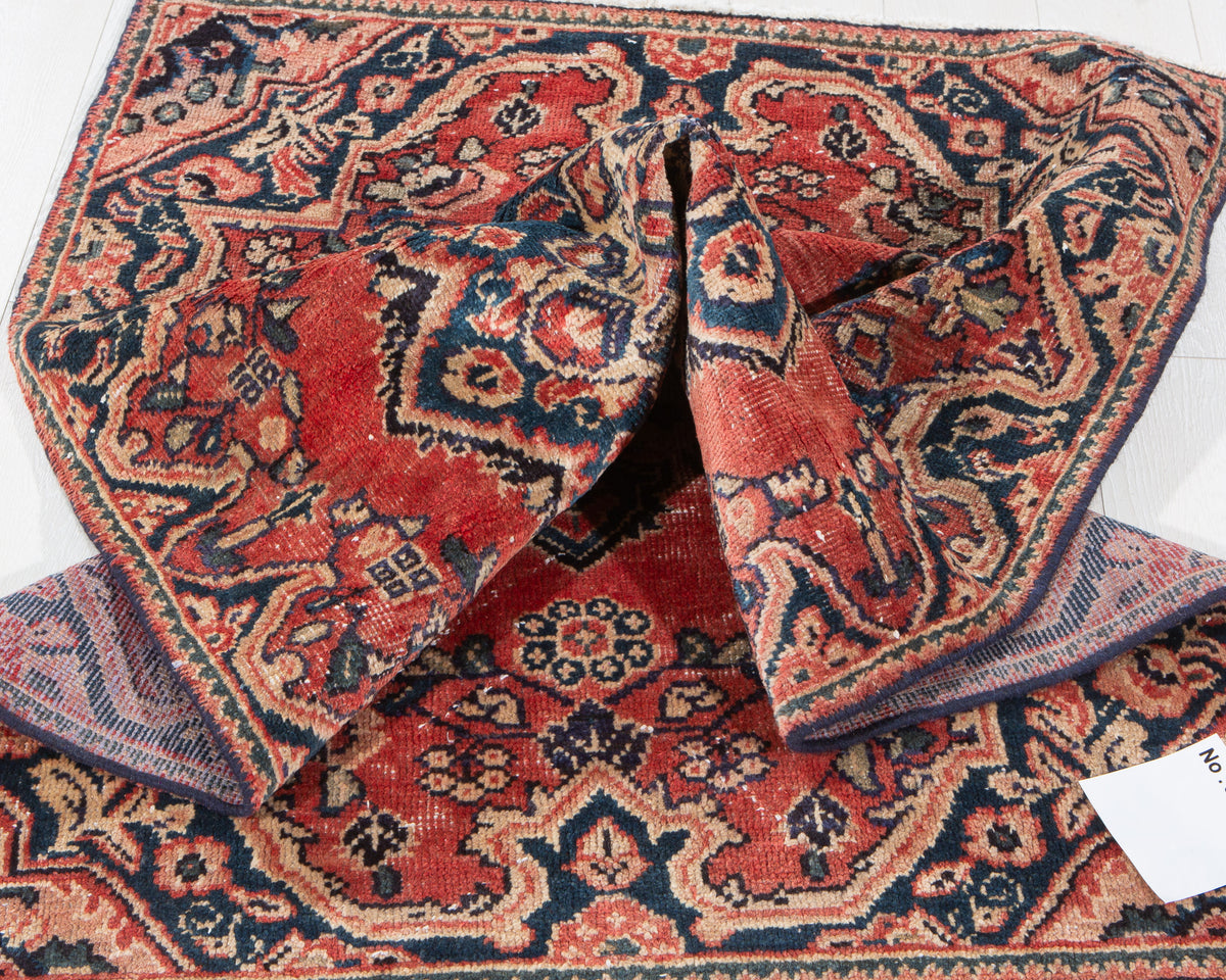 Small Antique Red Rug – 5' 7" x 3' 5" (170 x 104 cm)