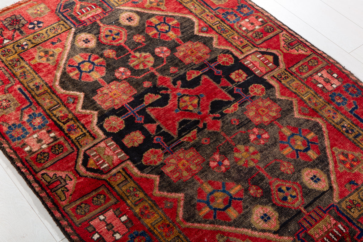Small Vintage Charcoal Black, Red Rug – 5' 1" x 3' 6" (155 x 106 cm)