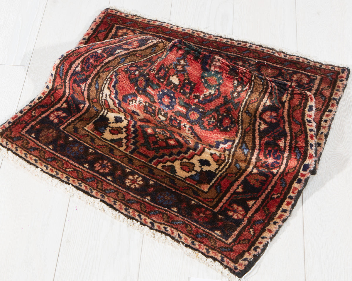 Small Vintage Red Rug – 3' 3" x 1' 11" (99 x 59 cm)