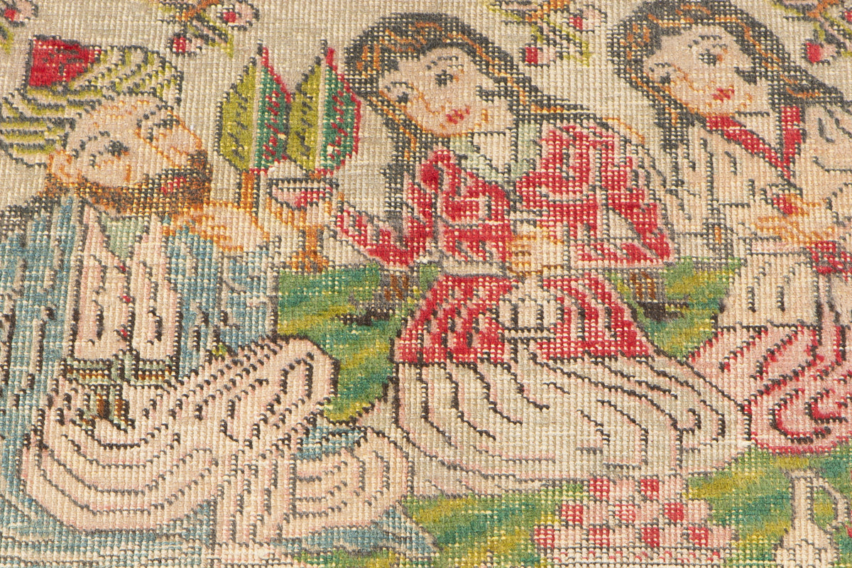 Small Antique Beige Rug – 2' 7" x 2' 0" (79 x 60 cm)