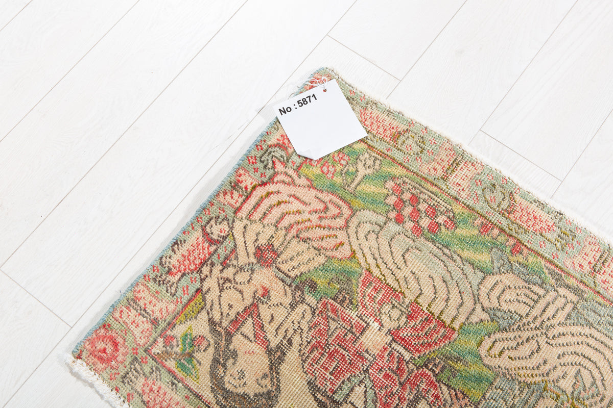 Small Antique Beige Rug – 2' 7" x 2' 0" (79 x 60 cm)