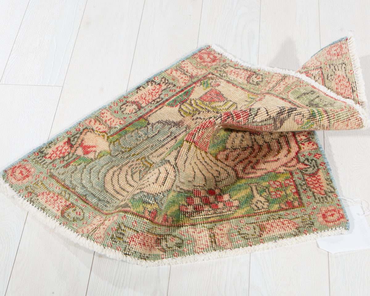 Small Antique Beige Rug – 2' 7" x 2' 0" (79 x 60 cm)