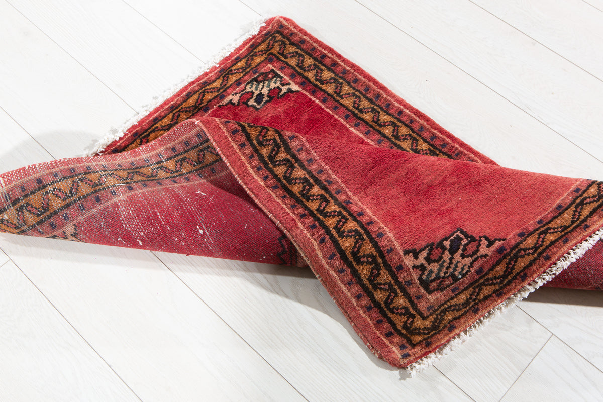 Small Vintage Red Rug – 2' 11" x 2' 2" (88 x 67 cm)