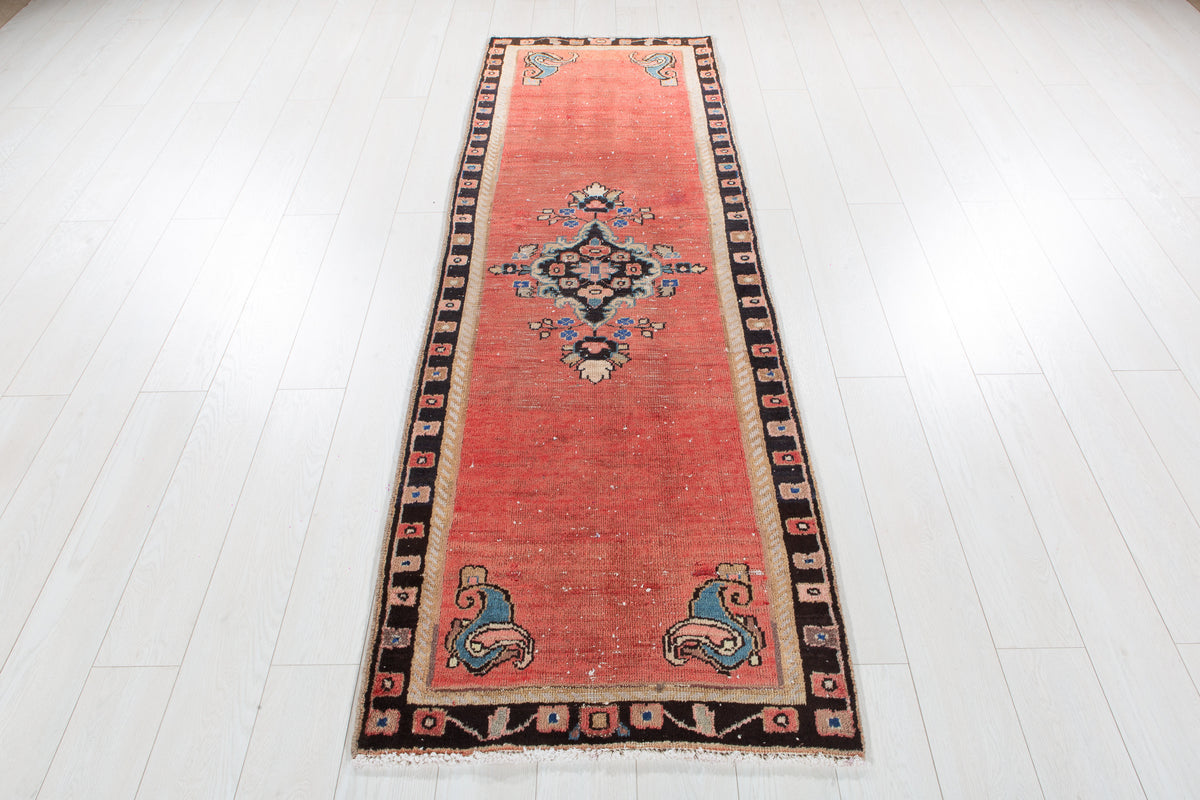 Antique Red Geometric Runner Rug – 7' 7" x 2' 6" (232 x 77 cm)