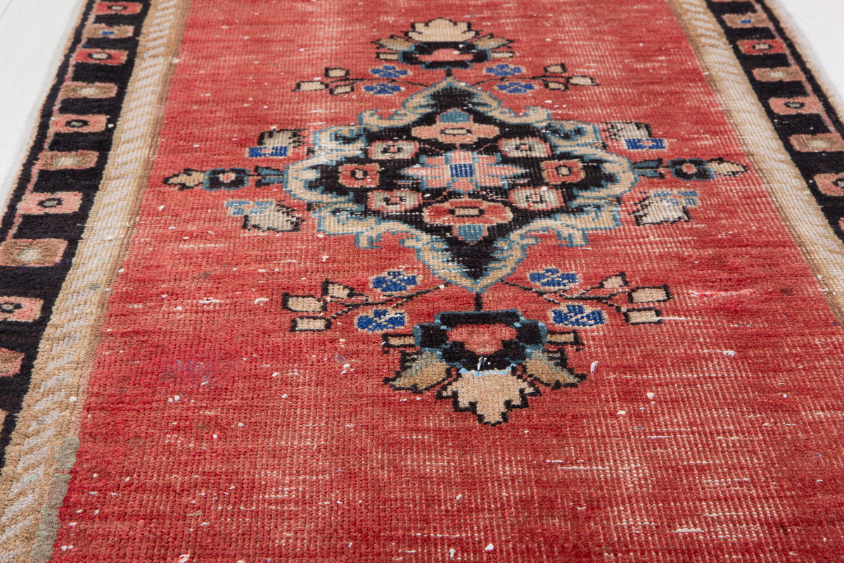 Antique Red Geometric Runner Rug – 7' 7" x 2' 6" (232 x 77 cm)