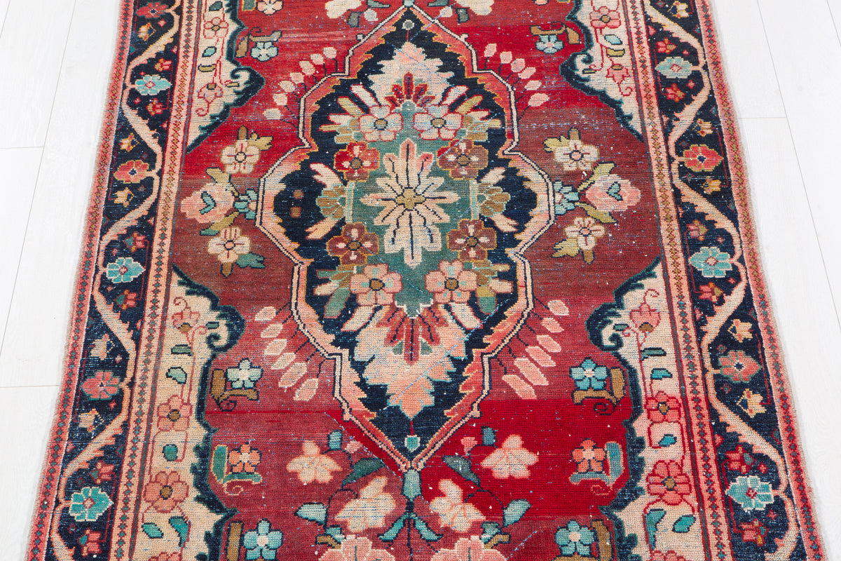 Antique Red Traditional Area Rug – 9' 10" x 4' 0" (299 x 123 cm)