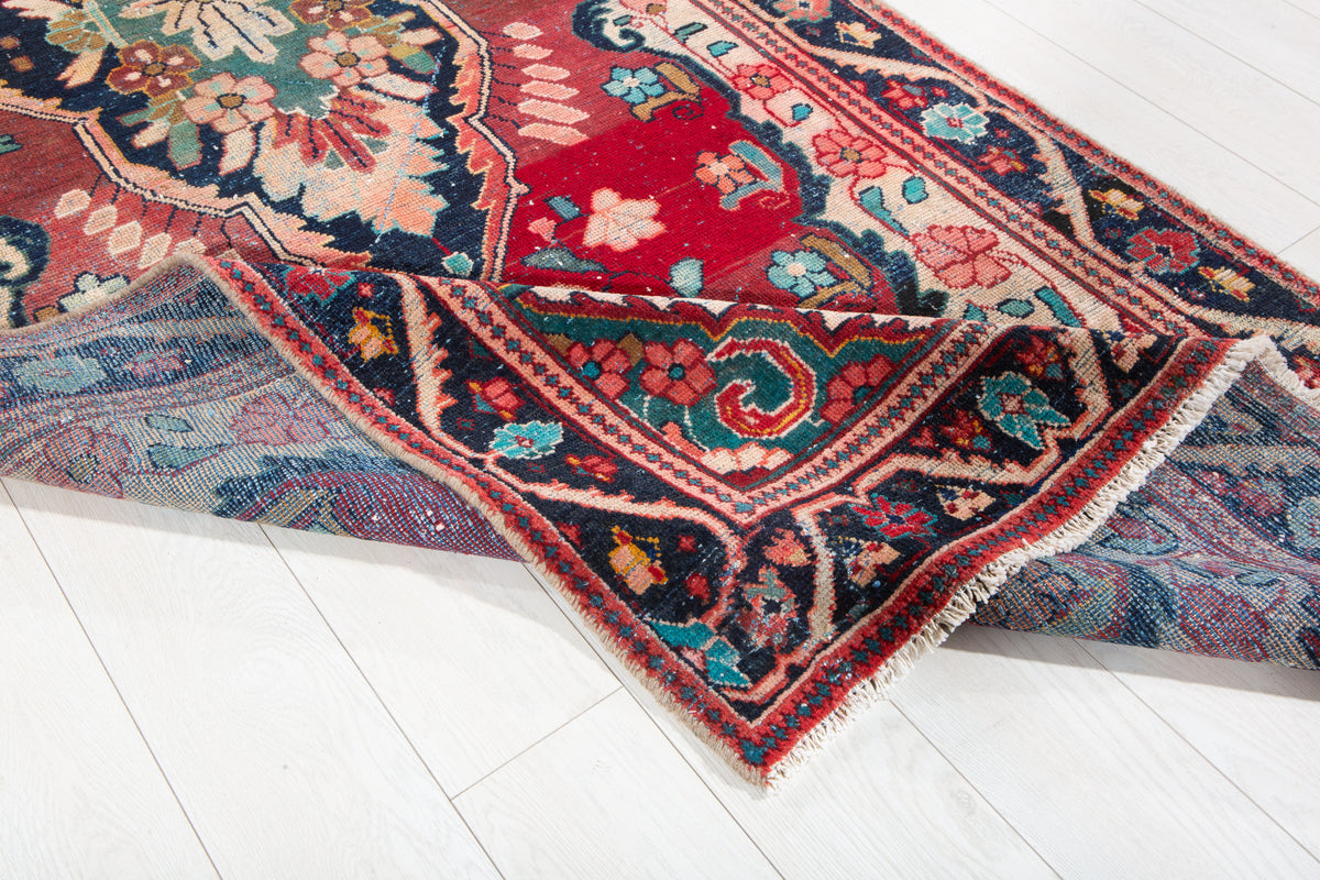 Antique Red Traditional Area Rug – 9' 10" x 4' 0" (299 x 123 cm)