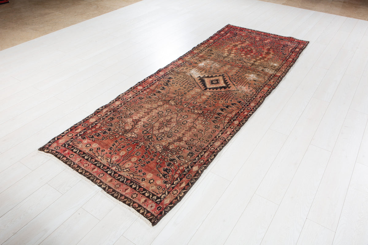 Antique Faded Peach Geometric Runner Rug – 9' 3" x 3' 3" (282 x 100 cm)