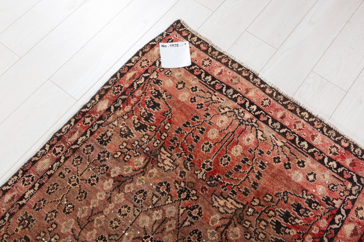 Antique Faded Peach Geometric Runner Rug – 9' 3" x 3' 3" (282 x 100 cm)