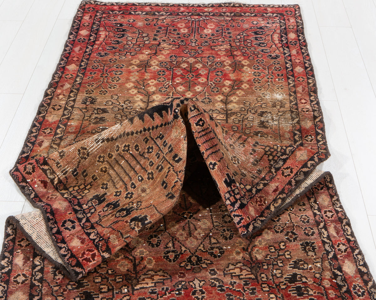 Antique Faded Peach Geometric Runner Rug – 9' 3" x 3' 3" (282 x 100 cm)