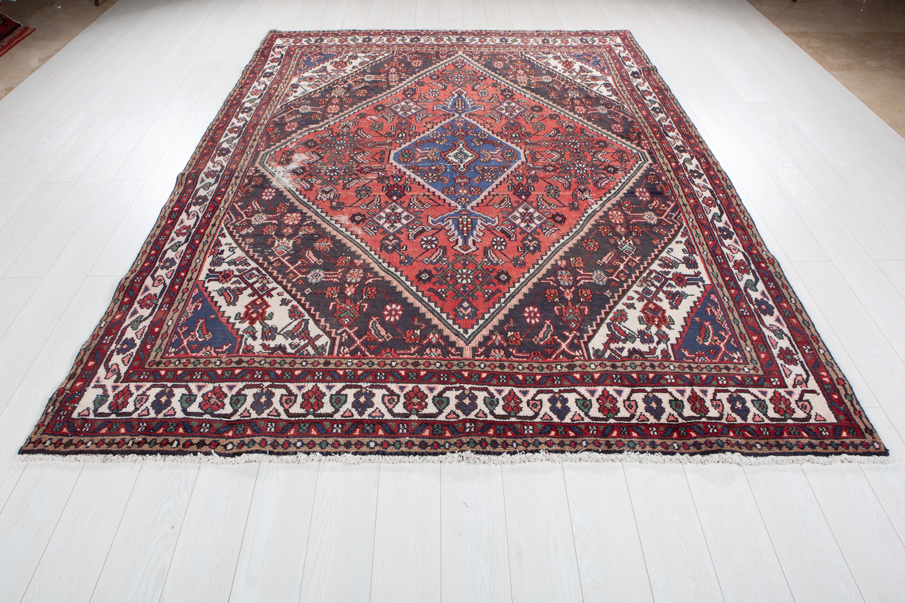 Vintage Red Geometric Rug – 9' 6" x 7' 1" (289 x 215 cm)