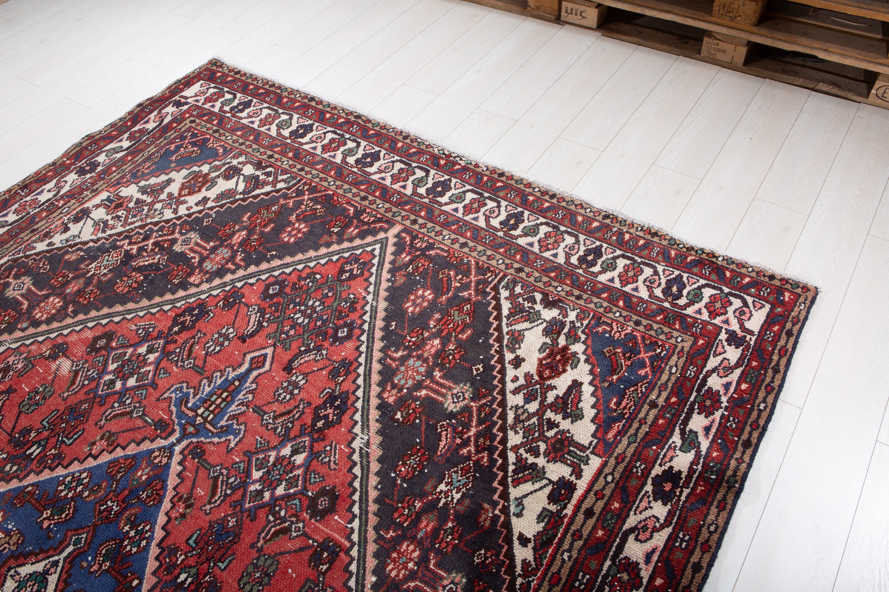 Vintage Red Geometric Rug – 9' 6" x 7' 1" (289 x 215 cm)
