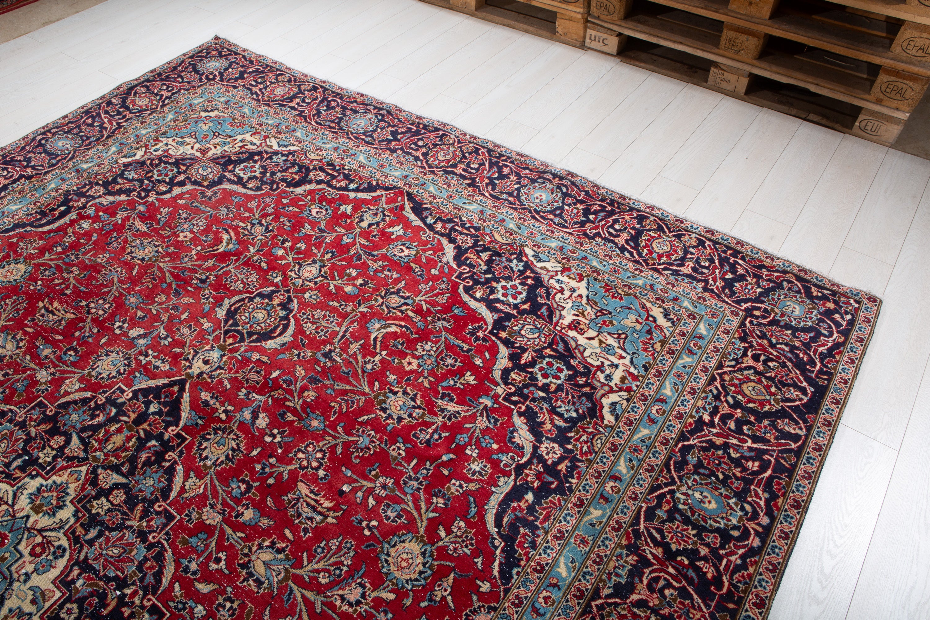 Vintage Red Floral Rug – 11' 10" x 9' 0" (360 x 274 cm)