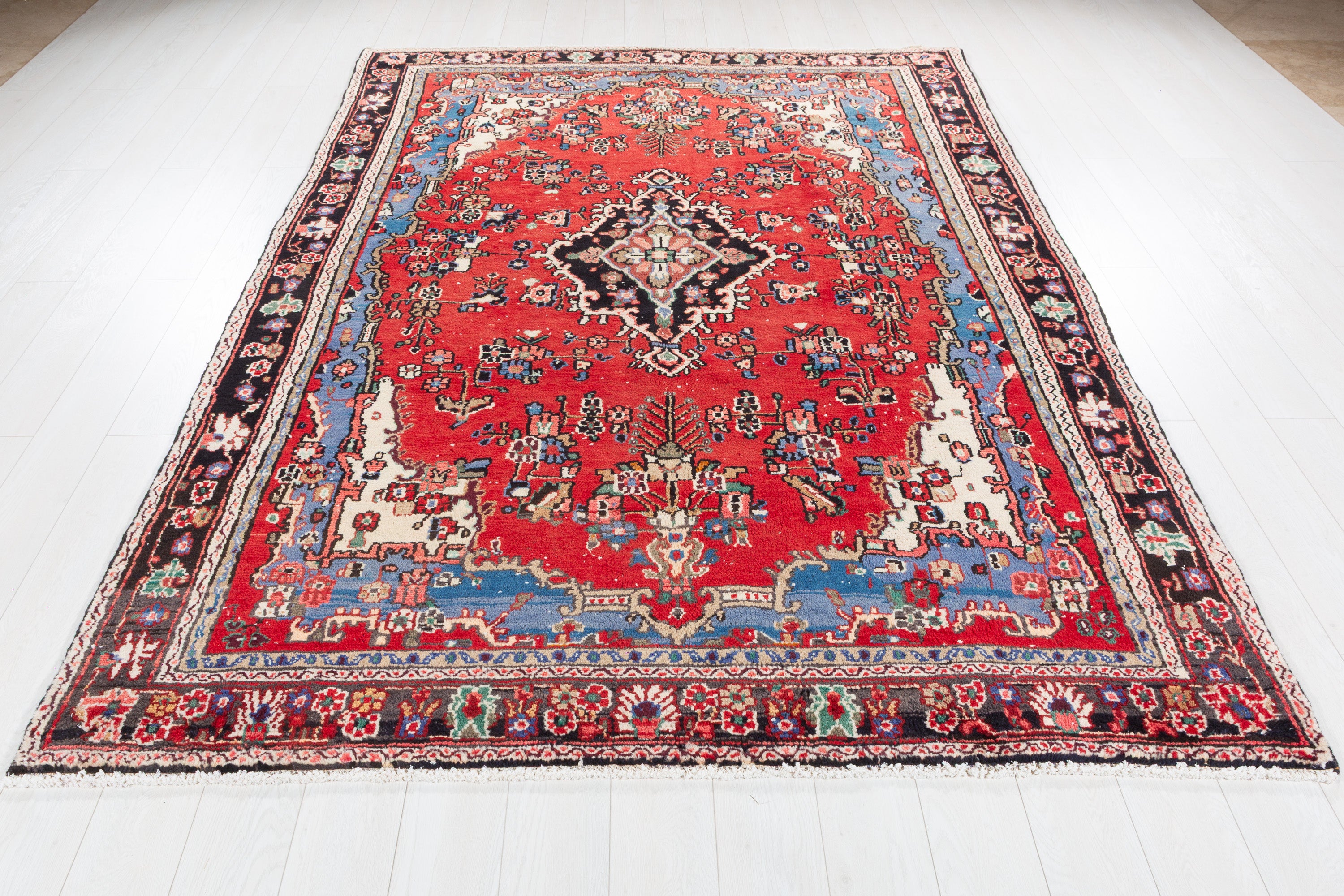 Vintage Red and Light Blue Floral Rug – 9' 7" x 6' 7" (291 x 200 cm)
