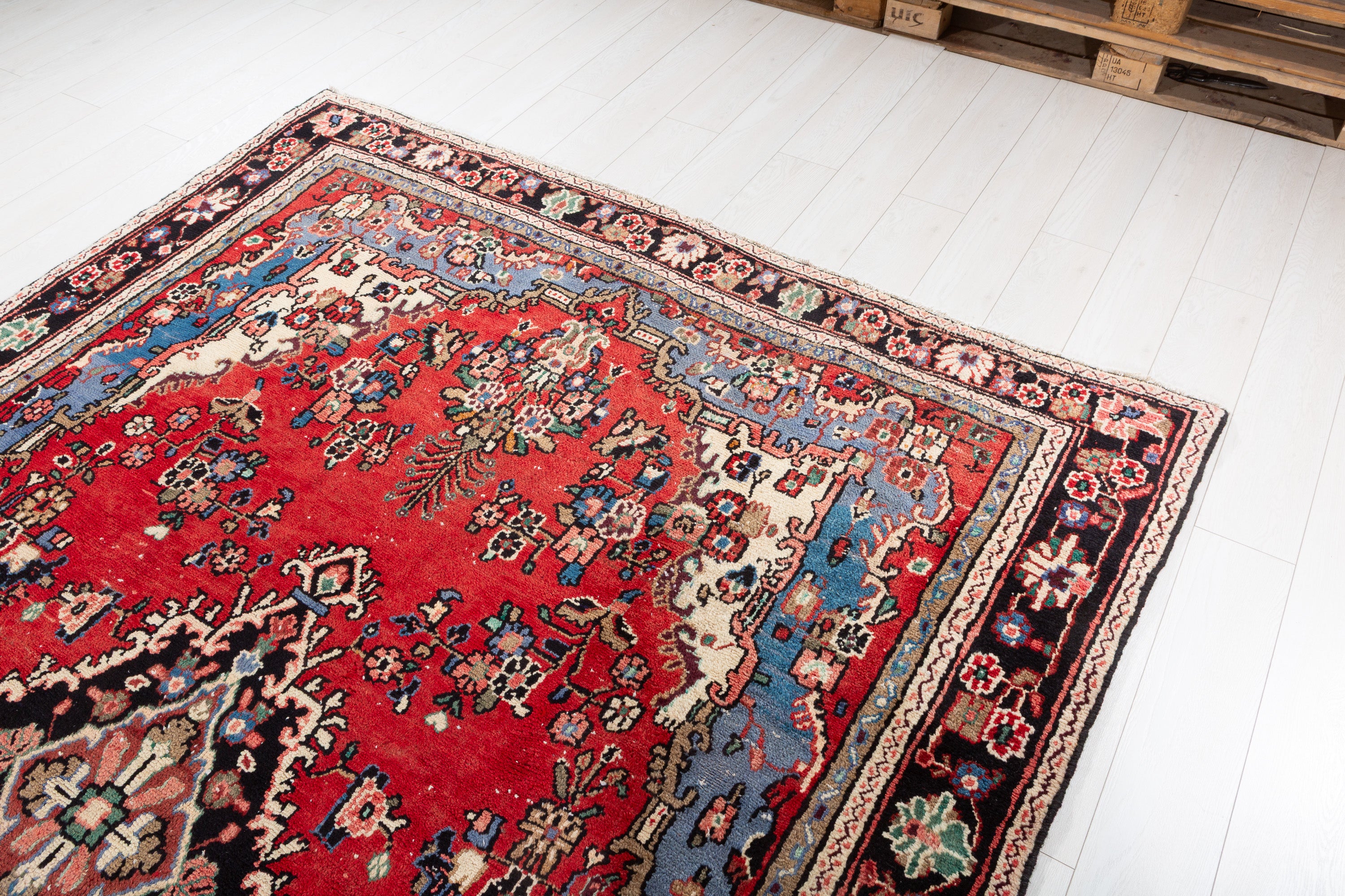 Vintage Red and Light Blue Floral Rug – 9' 7" x 6' 7" (291 x 200 cm)